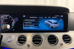 sininen Mercedes-Benz E 2021 kuva 24.