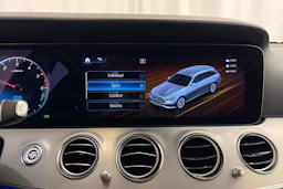 sininen Mercedes-Benz E 2021 kuva 25.