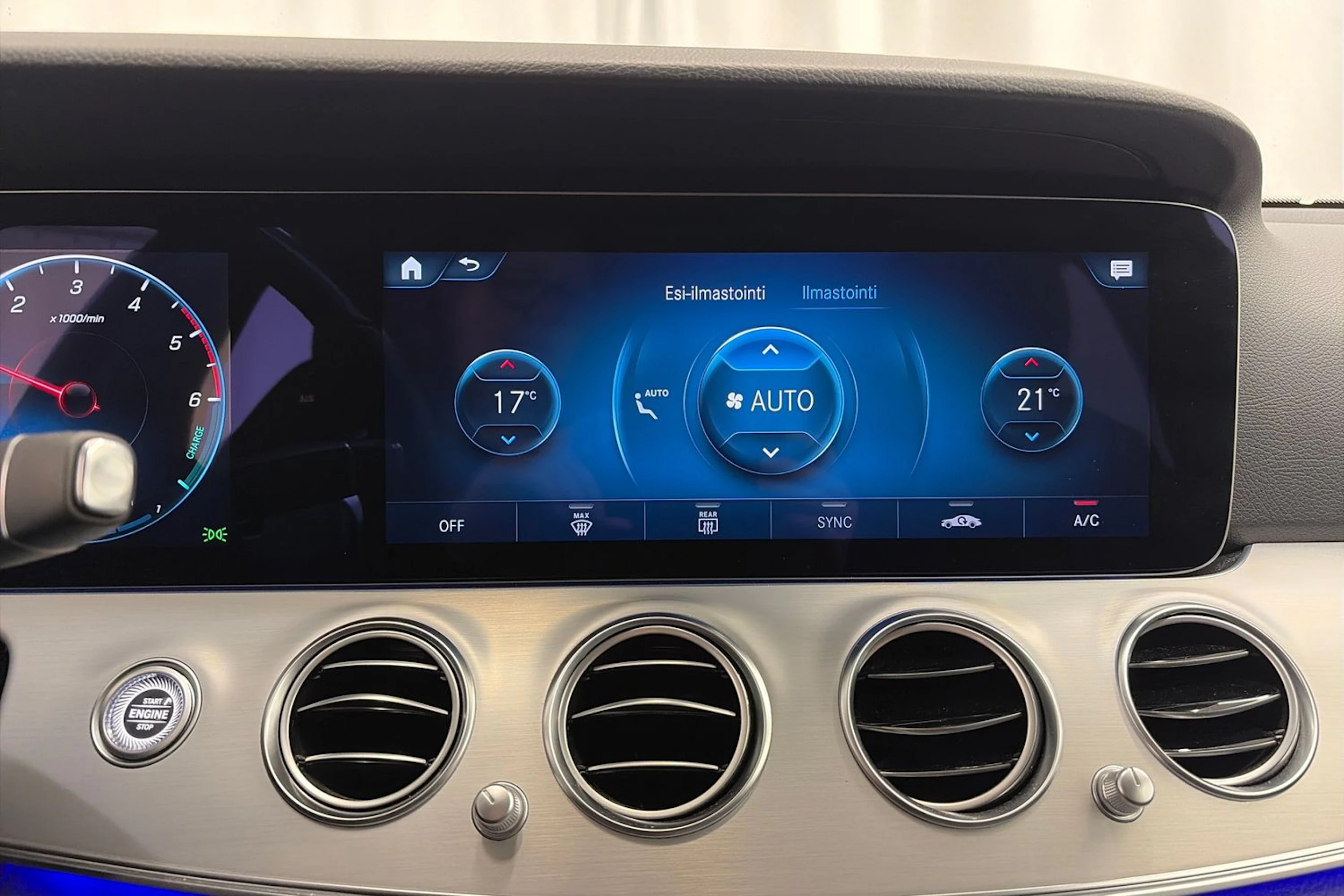sininen Mercedes-Benz E 2021 kuva 26.