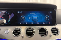 sininen Mercedes-Benz E 2021 kuva 26.