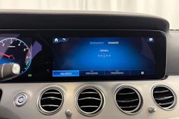 sininen Mercedes-Benz E 2021 kuva 27.