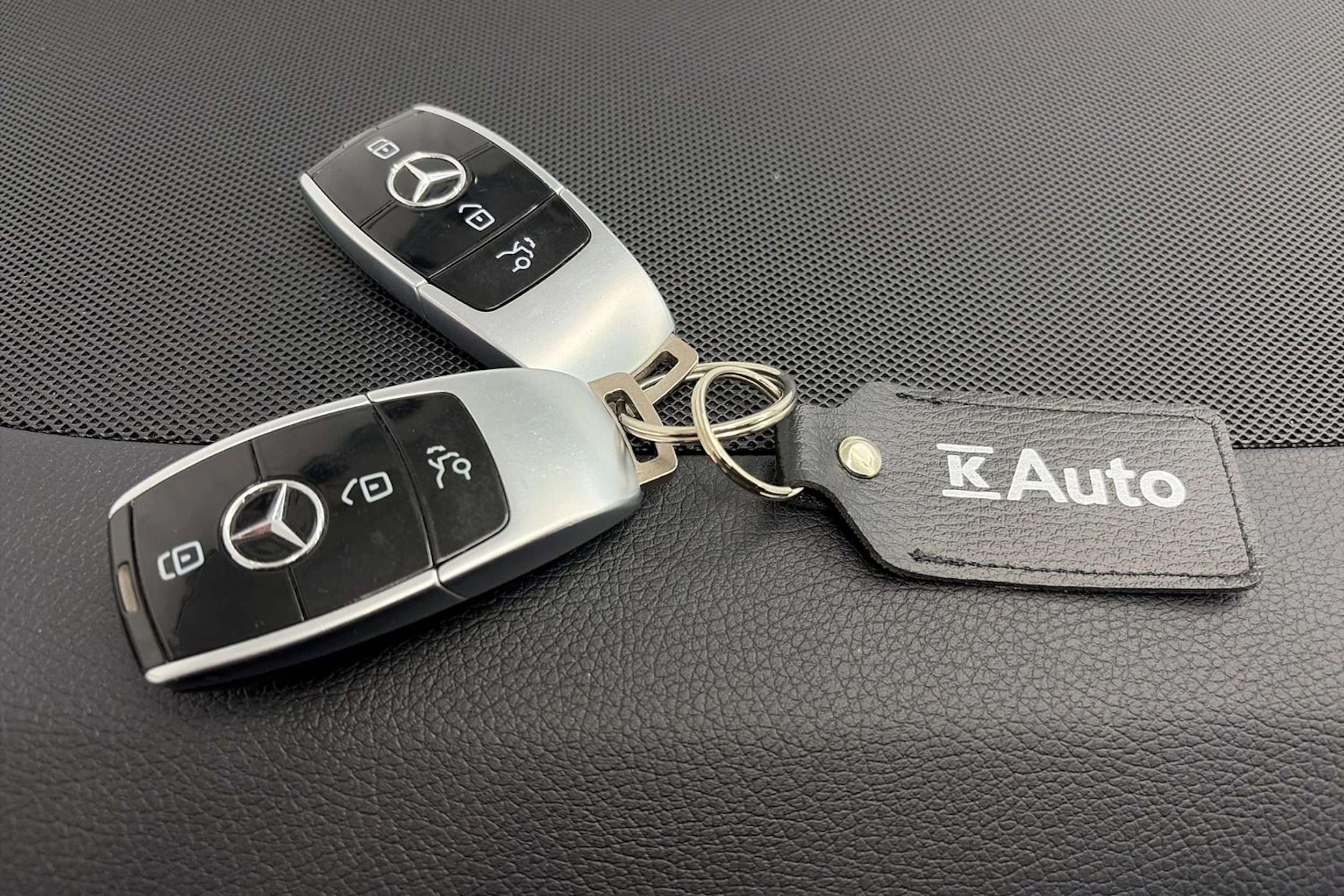 sininen Mercedes-Benz E 2021 kuva 29.