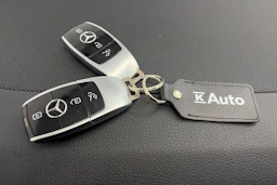 sininen Mercedes-Benz E 2021 kuva 29.