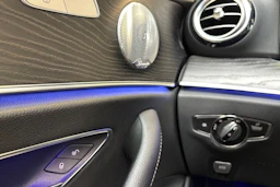 harmaa Mercedes-Benz E 2021 kuva 13.