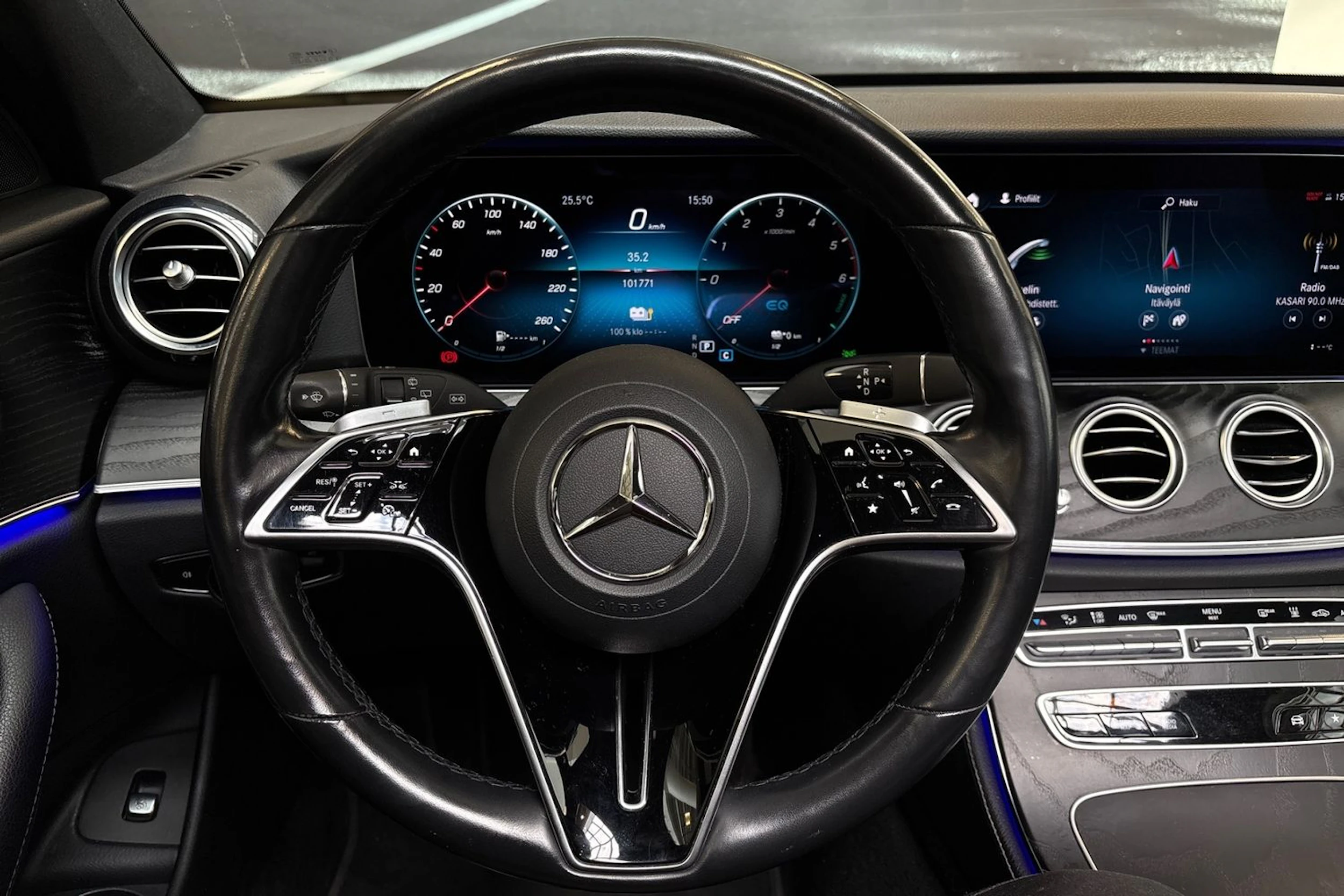 harmaa Mercedes-Benz E 2021 kuva 14.