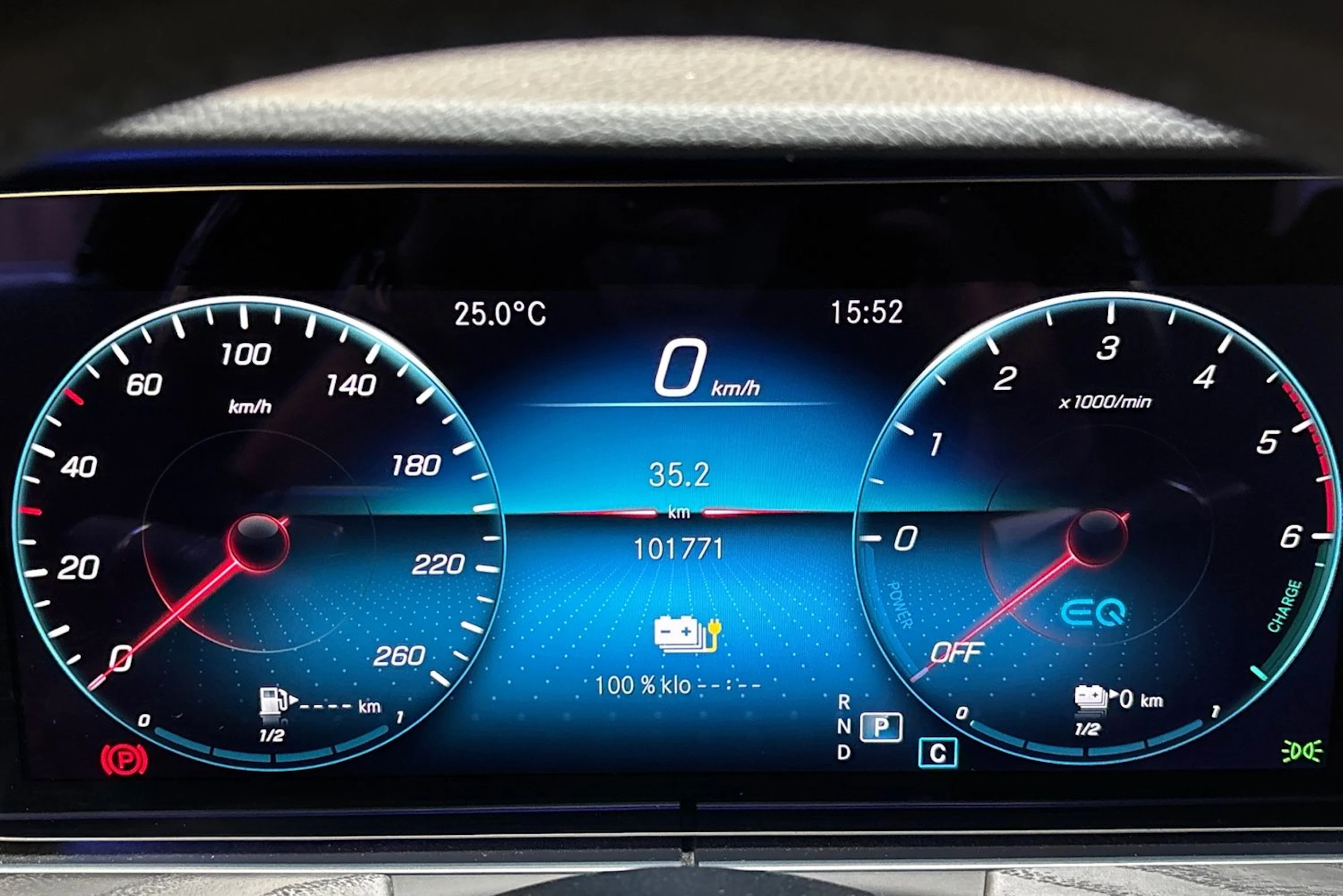 harmaa Mercedes-Benz E 2021 kuva 17.