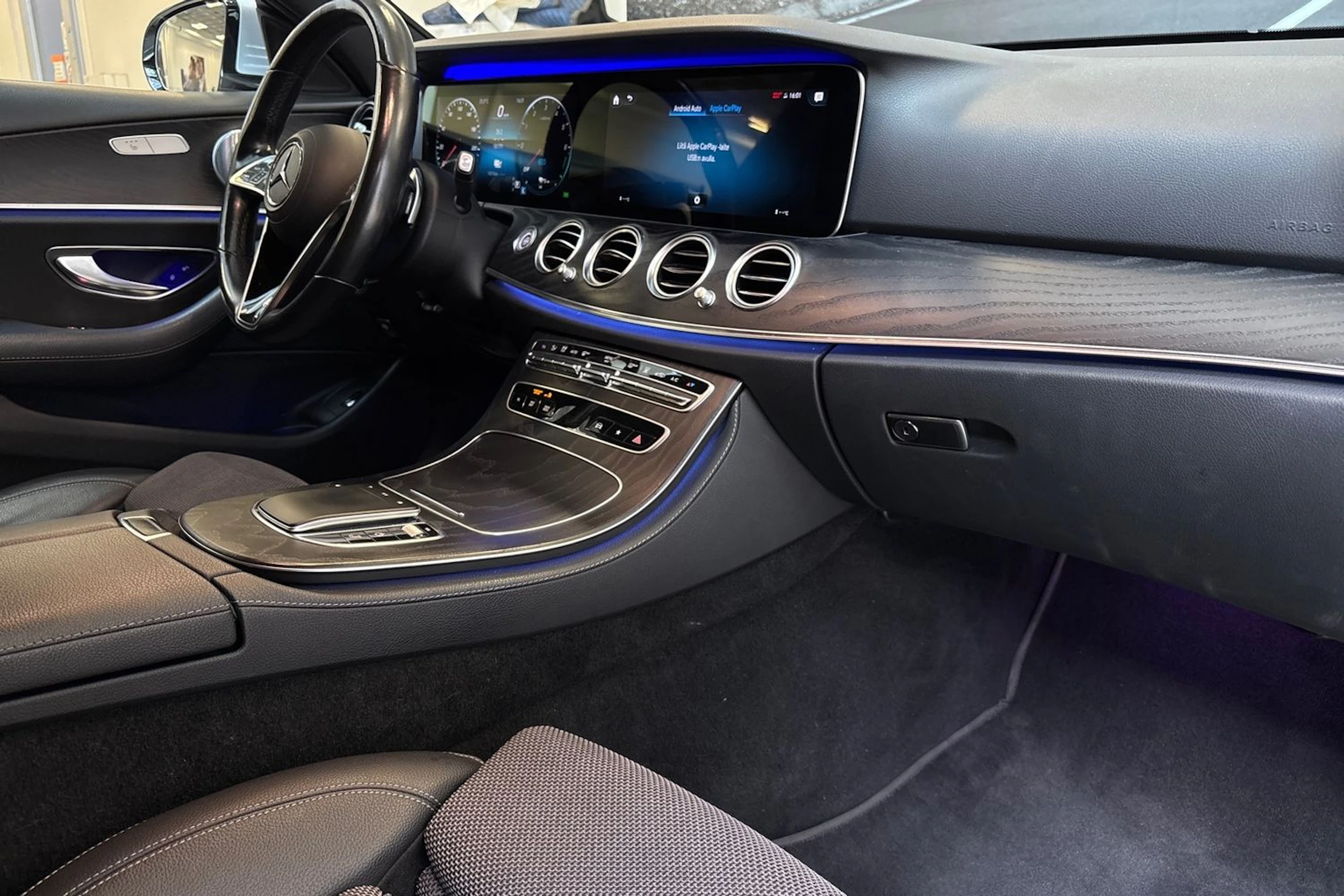 harmaa Mercedes-Benz E 2021 kuva 32.