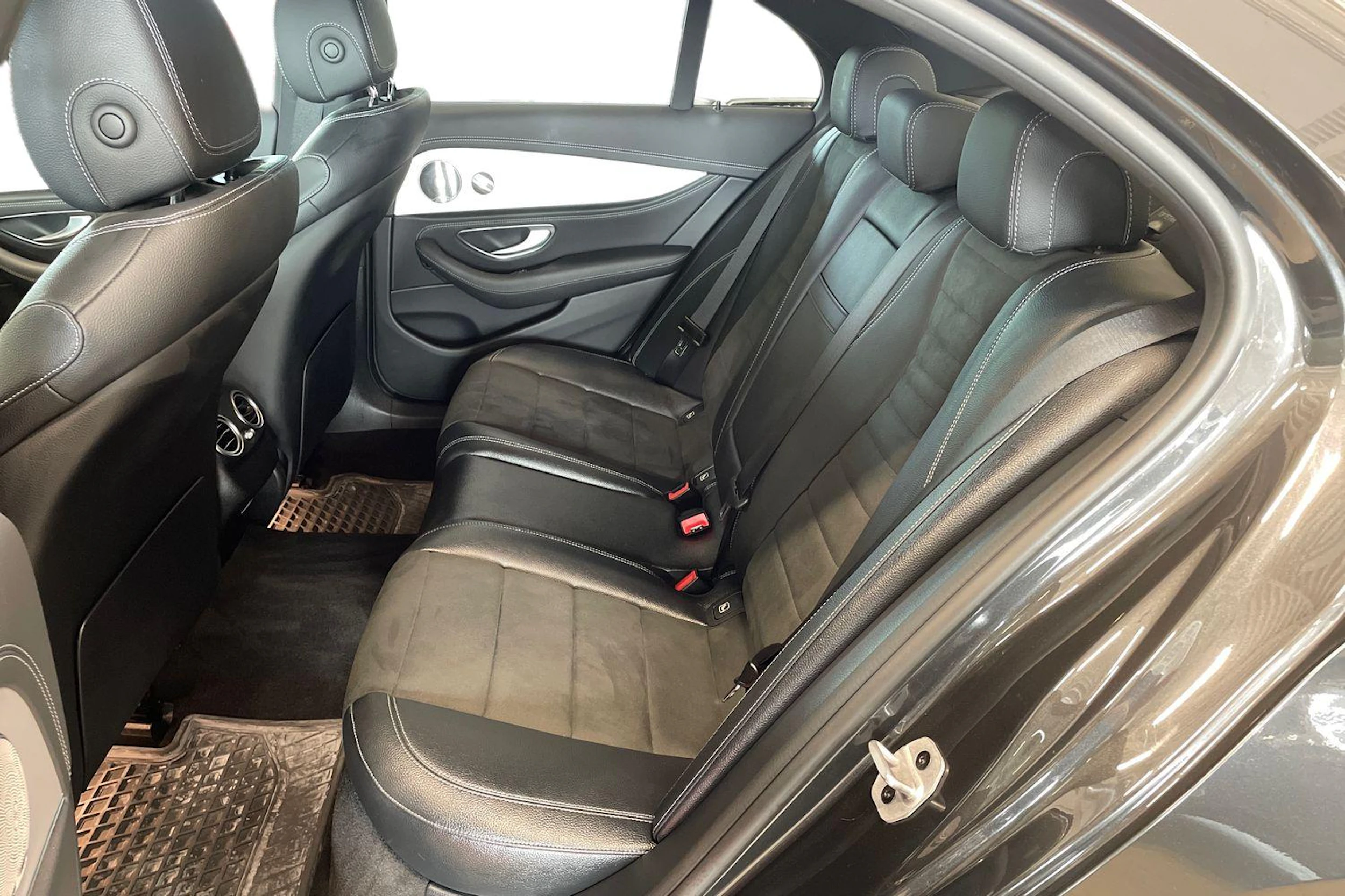 harmaa Mercedes-Benz E 2021 kuva 8.