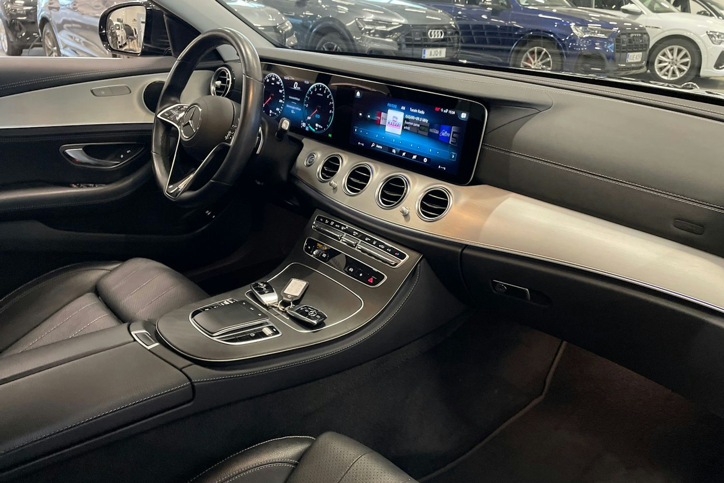 Harmaa Mercedes-Benz E 2021 kuva 17.