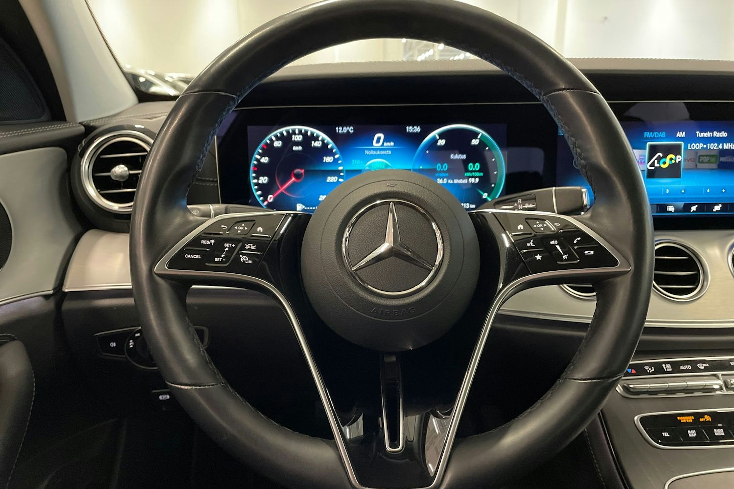 Harmaa Mercedes-Benz E 2021 kuva 18.