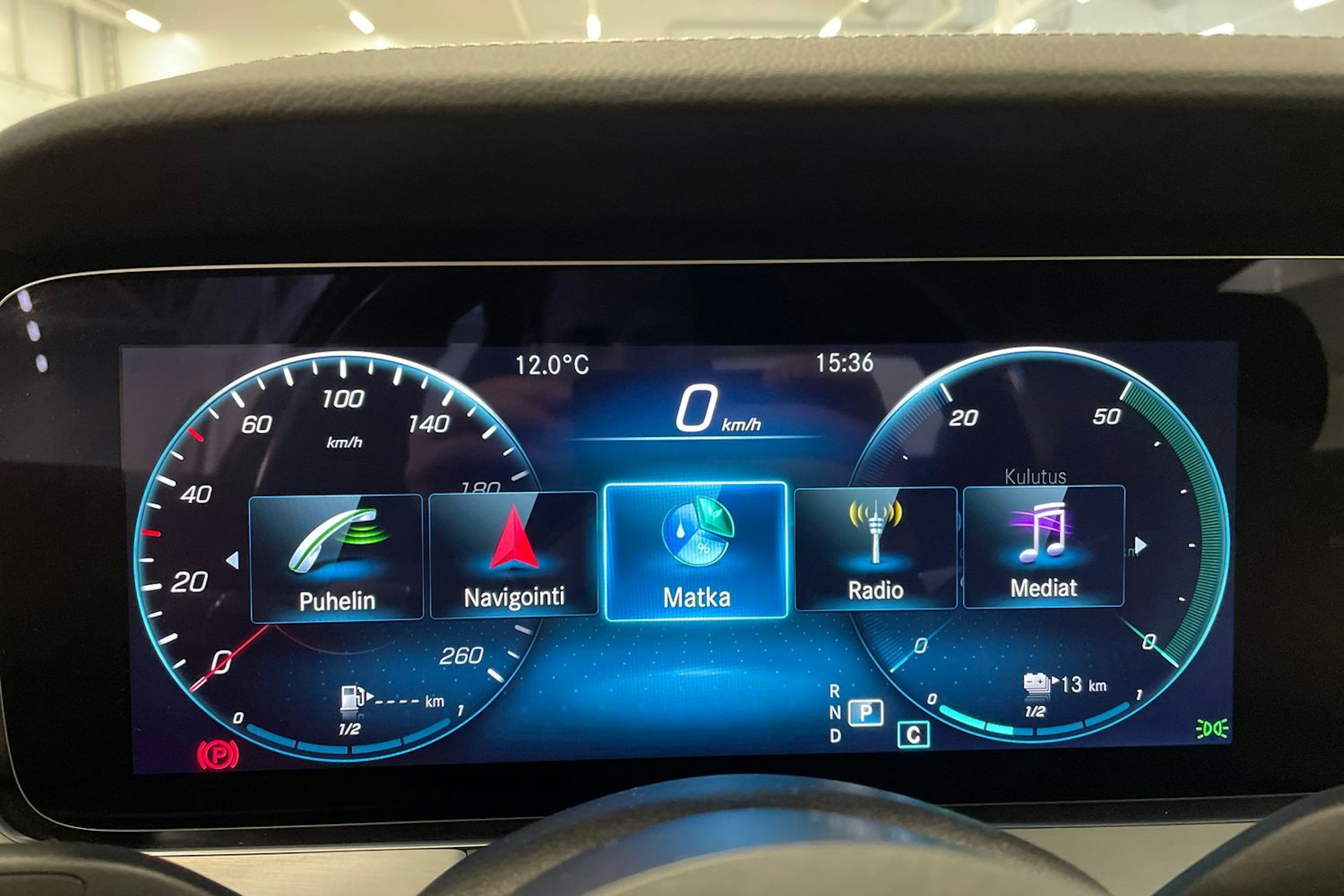 Harmaa Mercedes-Benz E 2021 kuva 22.