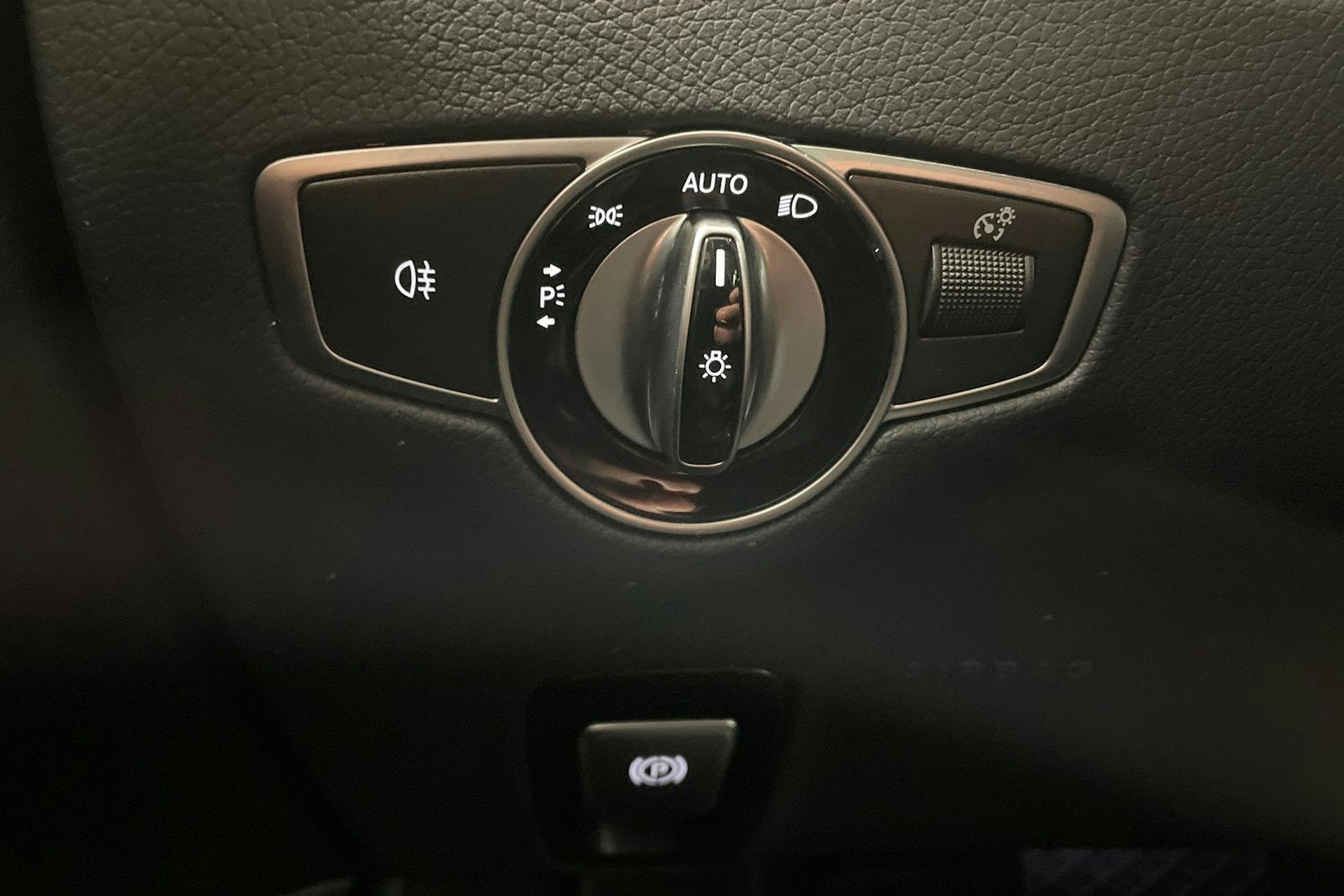 Harmaa Mercedes-Benz E 2021 kuva 23.