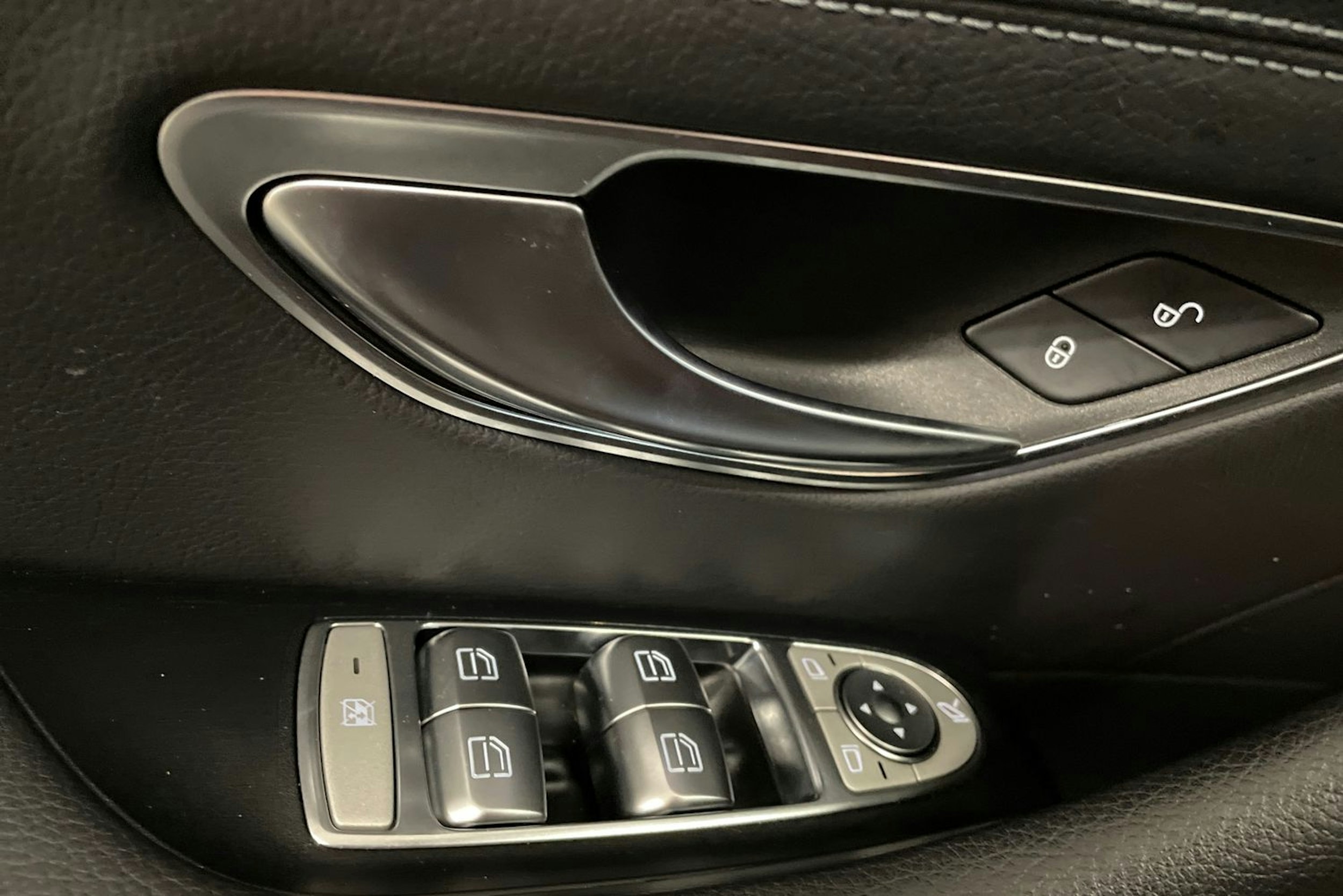 Harmaa Mercedes-Benz E 2021 kuva 40.