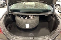 Harmaa Mercedes-Benz E 2021 kuva 43.