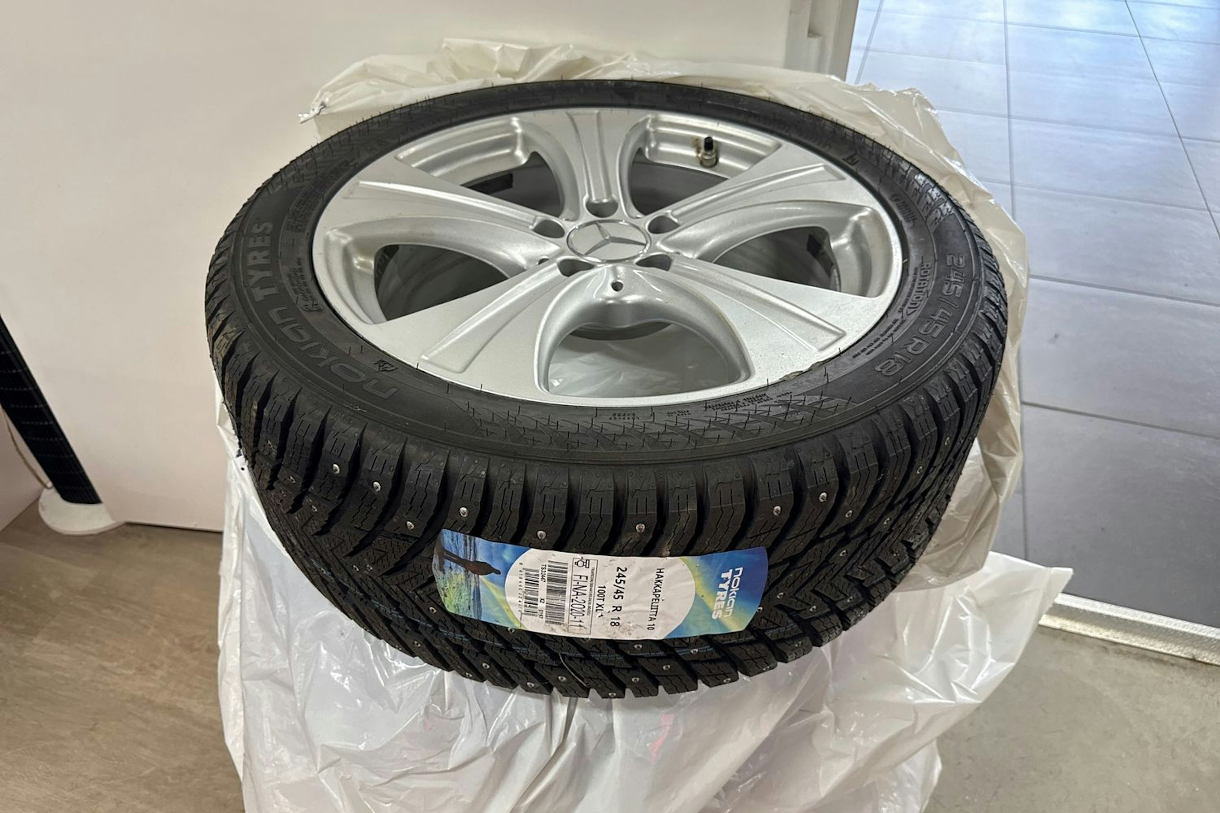 harmaa Mercedes-Benz E 2021 kuva 13.