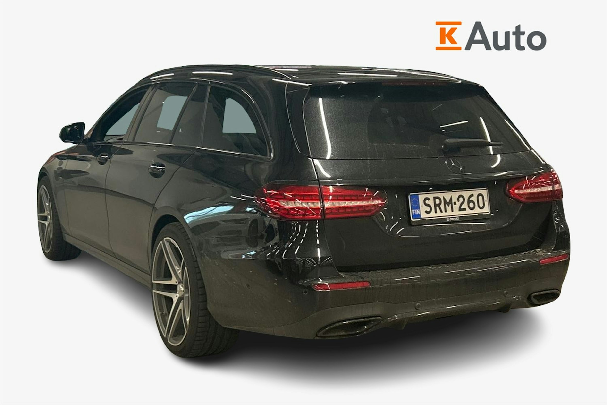 musta Mercedes-Benz E 2021 kuva 2.