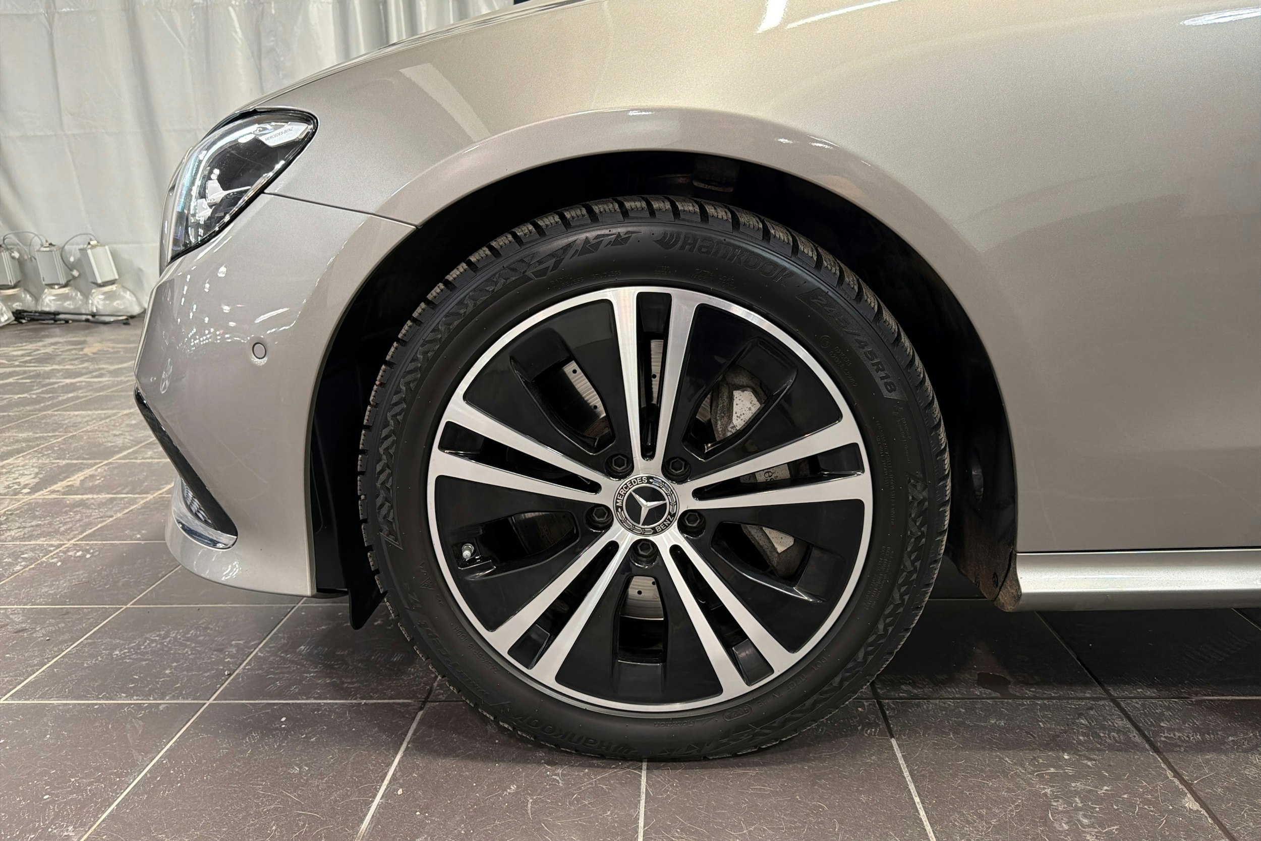 harmaa Mercedes-Benz E 2021 kuva 13.