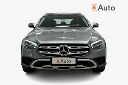 hopea Mercedes-Benz E 2022 kuva 4.