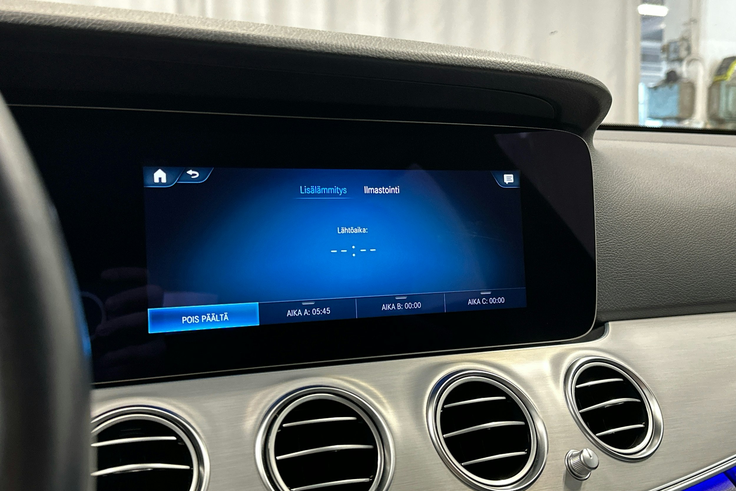 hopea Mercedes-Benz E 2022 kuva 15.