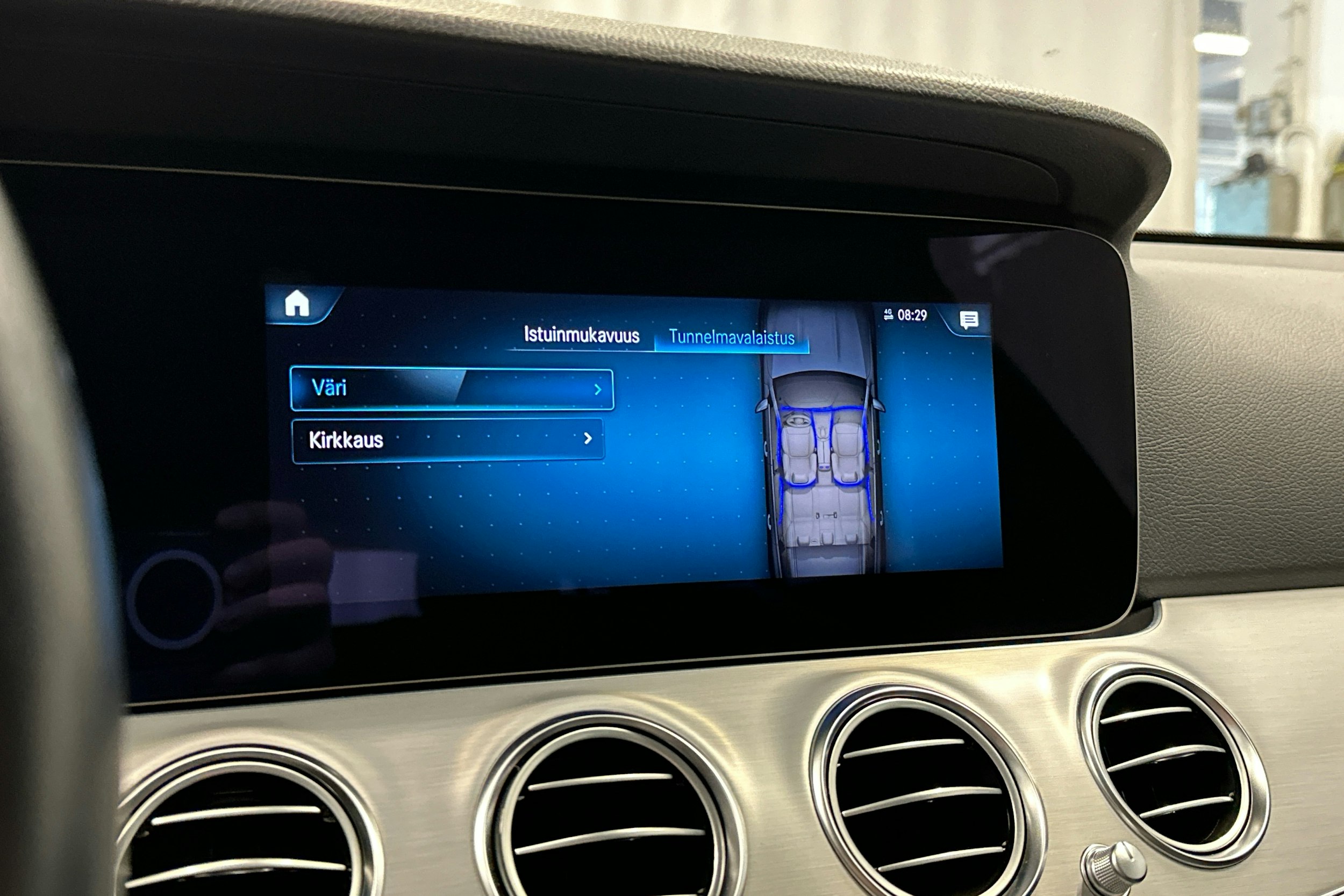 hopea Mercedes-Benz E 2022 kuva 16.