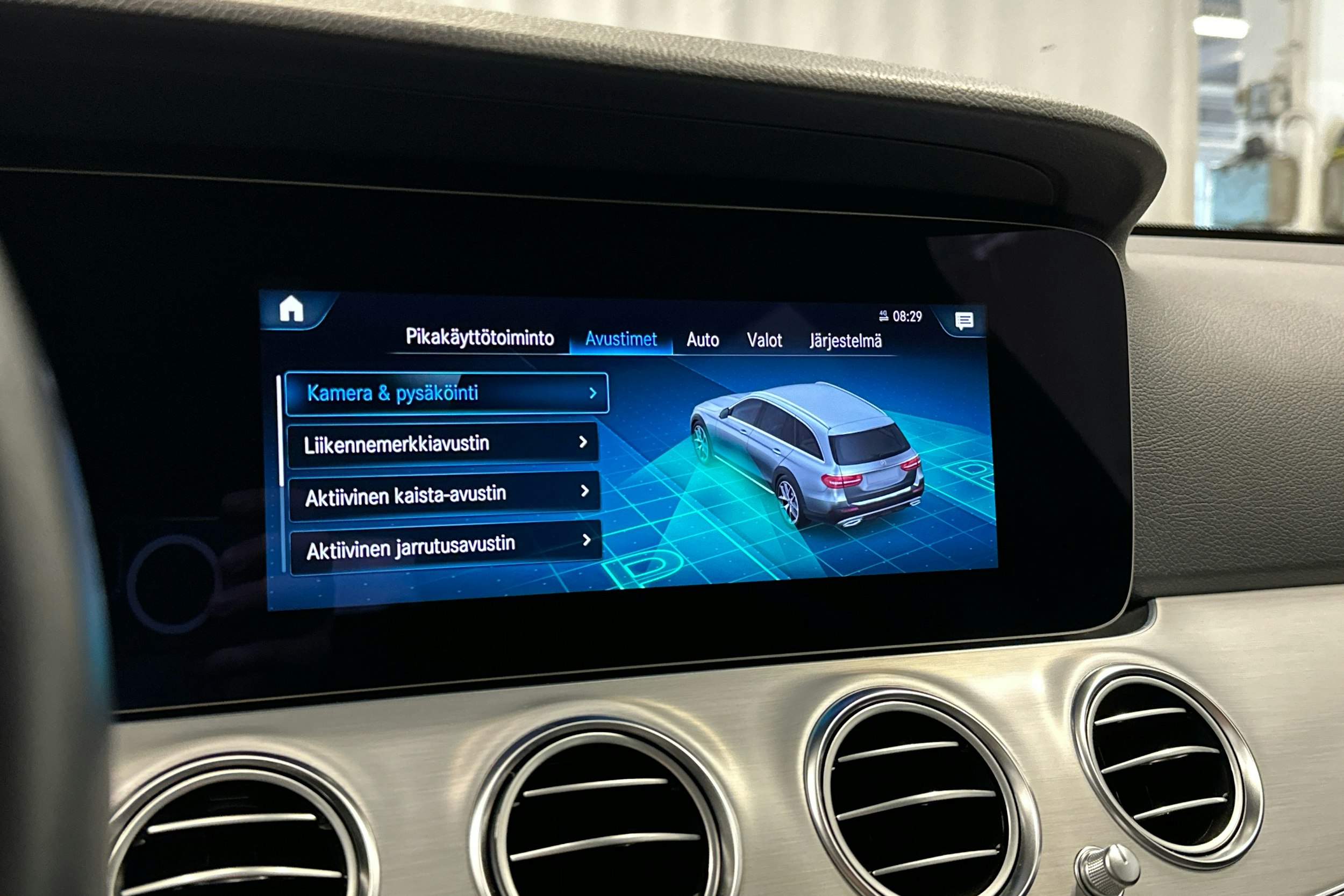 hopea Mercedes-Benz E 2022 kuva 17.