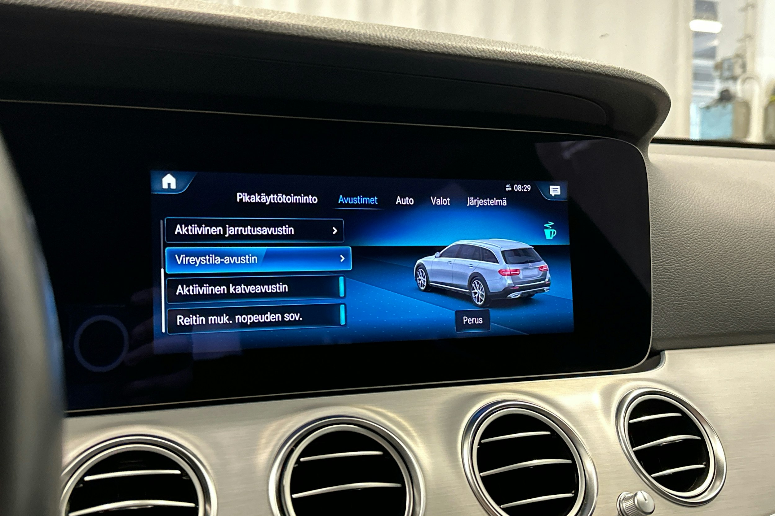 hopea Mercedes-Benz E 2022 kuva 18.