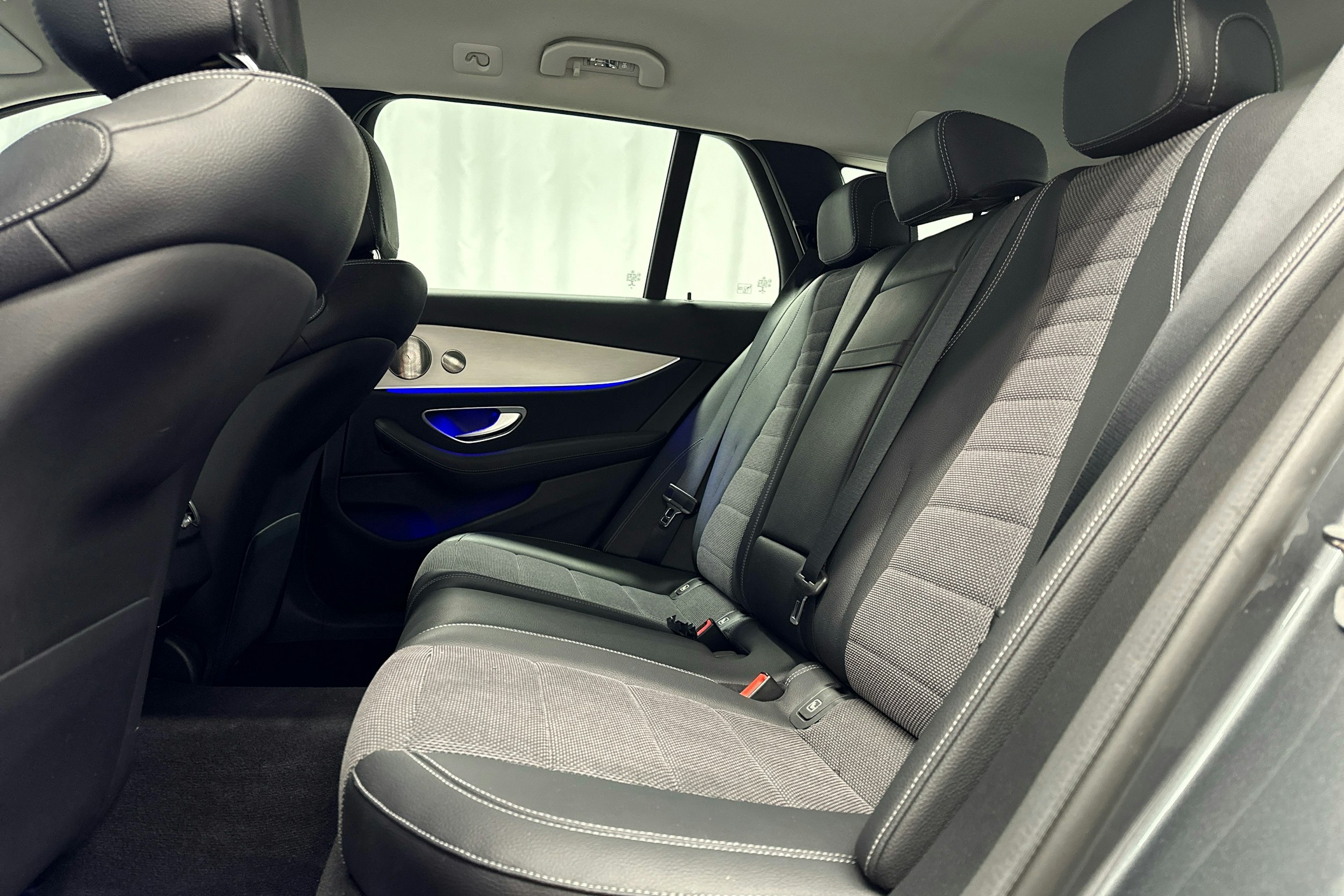 hopea Mercedes-Benz E 2022 kuva 24.