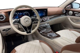 punainen Mercedes-Benz E 2022 kuva 7.