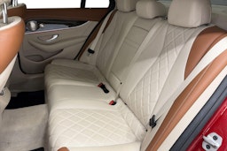 punainen Mercedes-Benz E 2022 kuva 10.