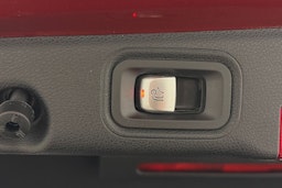 punainen Mercedes-Benz E 2022 kuva 15.