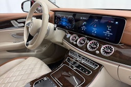 punainen Mercedes-Benz E 2022 kuva 17.