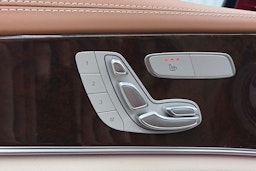 punainen Mercedes-Benz E 2022 kuva 18.