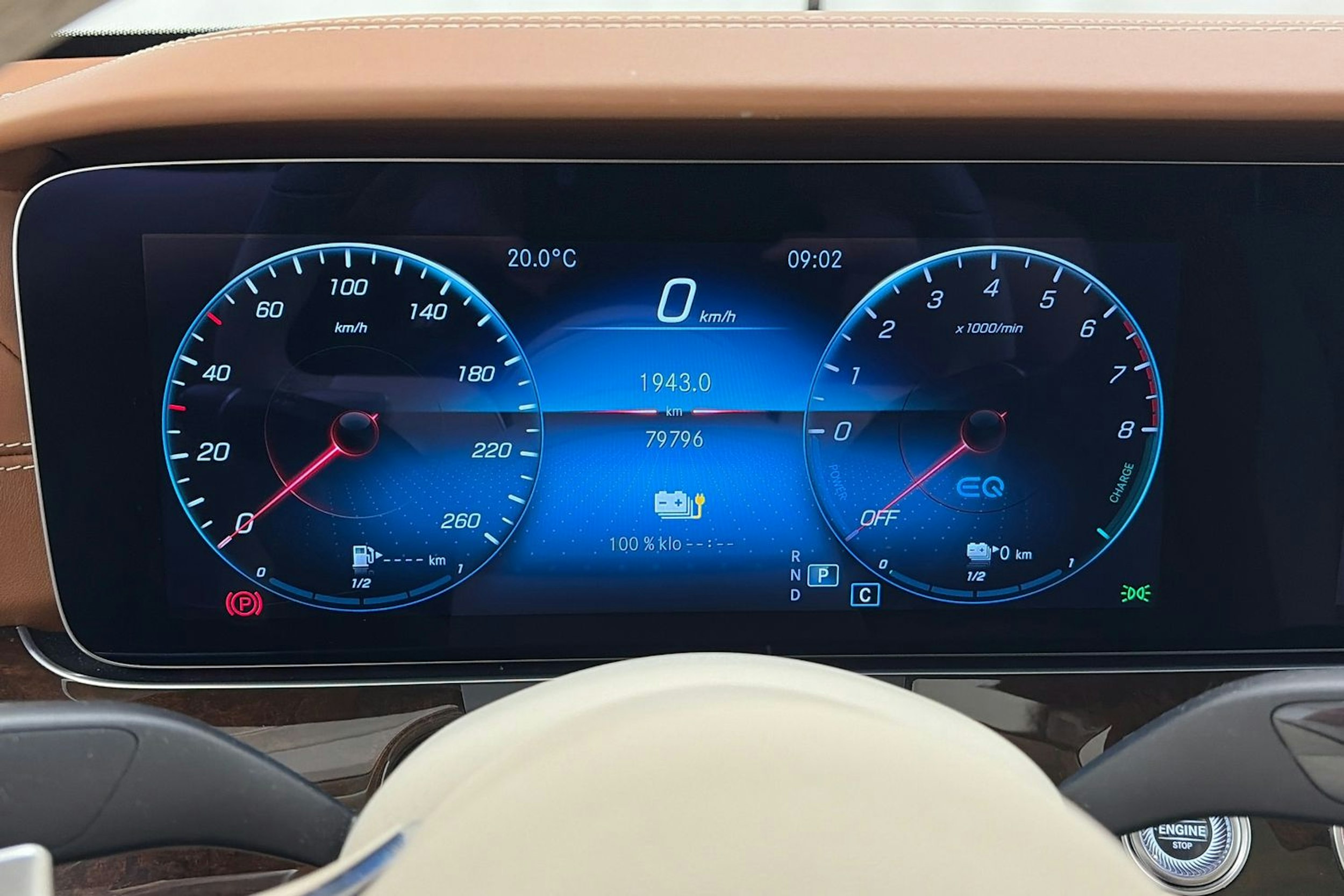 punainen Mercedes-Benz E 2022 kuva 20.