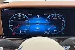 punainen Mercedes-Benz E 2022 kuva 20.