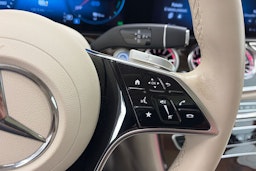 punainen Mercedes-Benz E 2022 kuva 23.