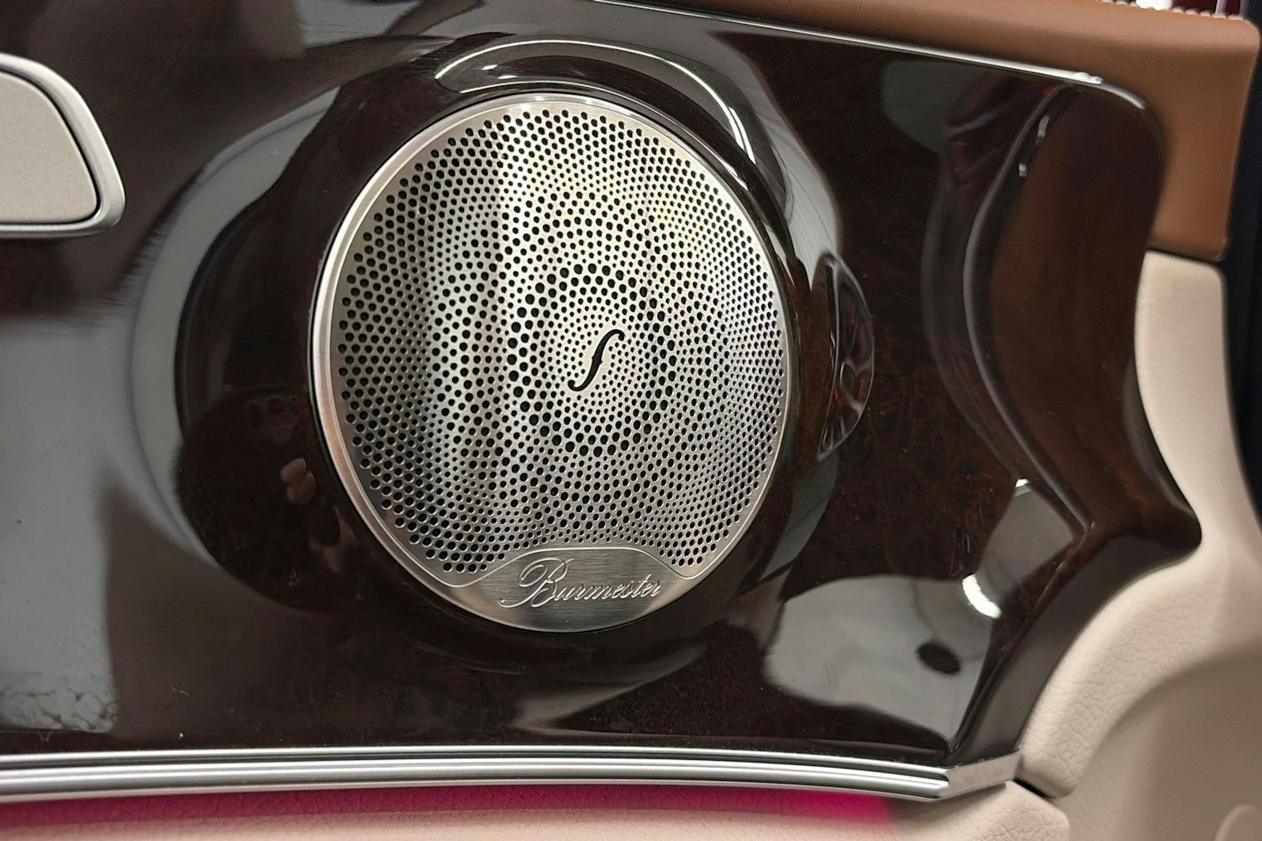 punainen Mercedes-Benz E 2022 kuva 24.