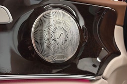 punainen Mercedes-Benz E 2022 kuva 24.