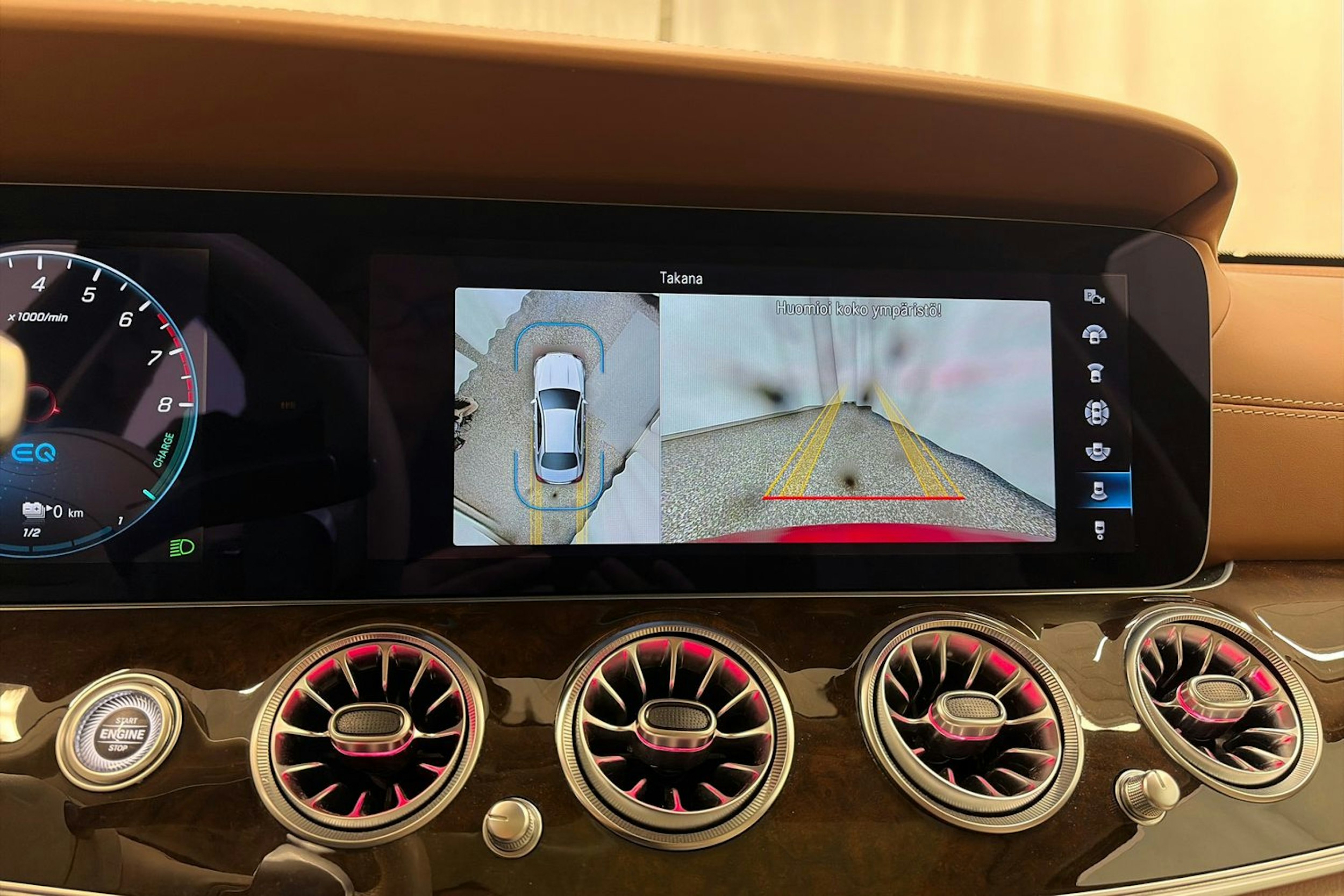 punainen Mercedes-Benz E 2022 kuva 26.