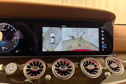 punainen Mercedes-Benz E 2022 kuva 26.