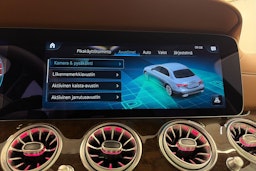 punainen Mercedes-Benz E 2022 kuva 27.