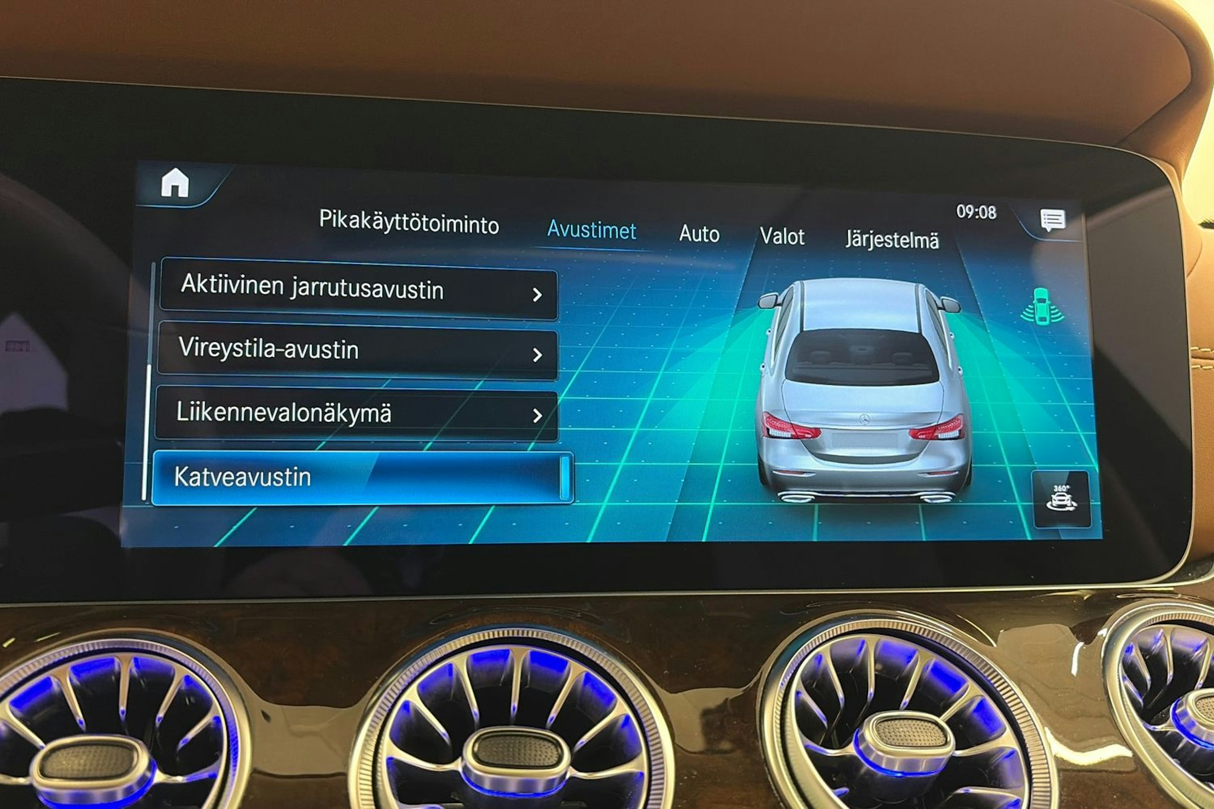 punainen Mercedes-Benz E 2022 kuva 28.