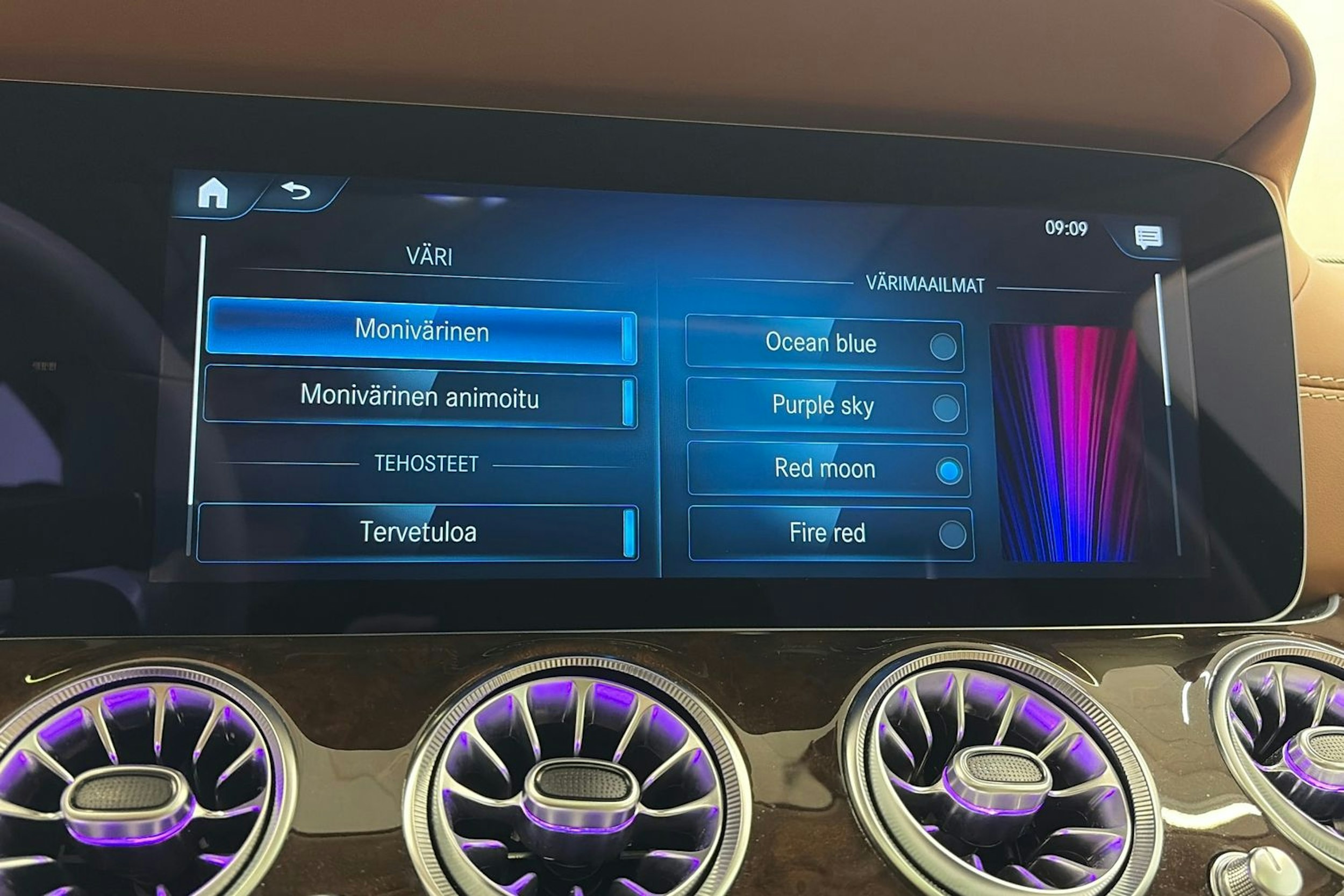 punainen Mercedes-Benz E 2022 kuva 29.