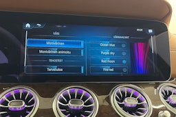 punainen Mercedes-Benz E 2022 kuva 29.