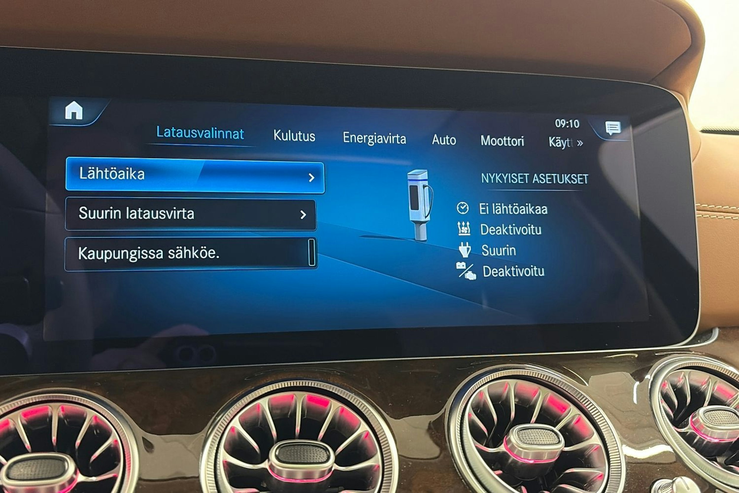 punainen Mercedes-Benz E 2022 kuva 30.