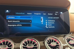 punainen Mercedes-Benz E 2022 kuva 30.