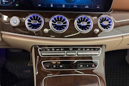 punainen Mercedes-Benz E 2022 kuva 32.