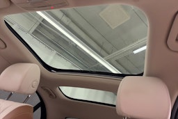 punainen Mercedes-Benz E 2022 kuva 35.