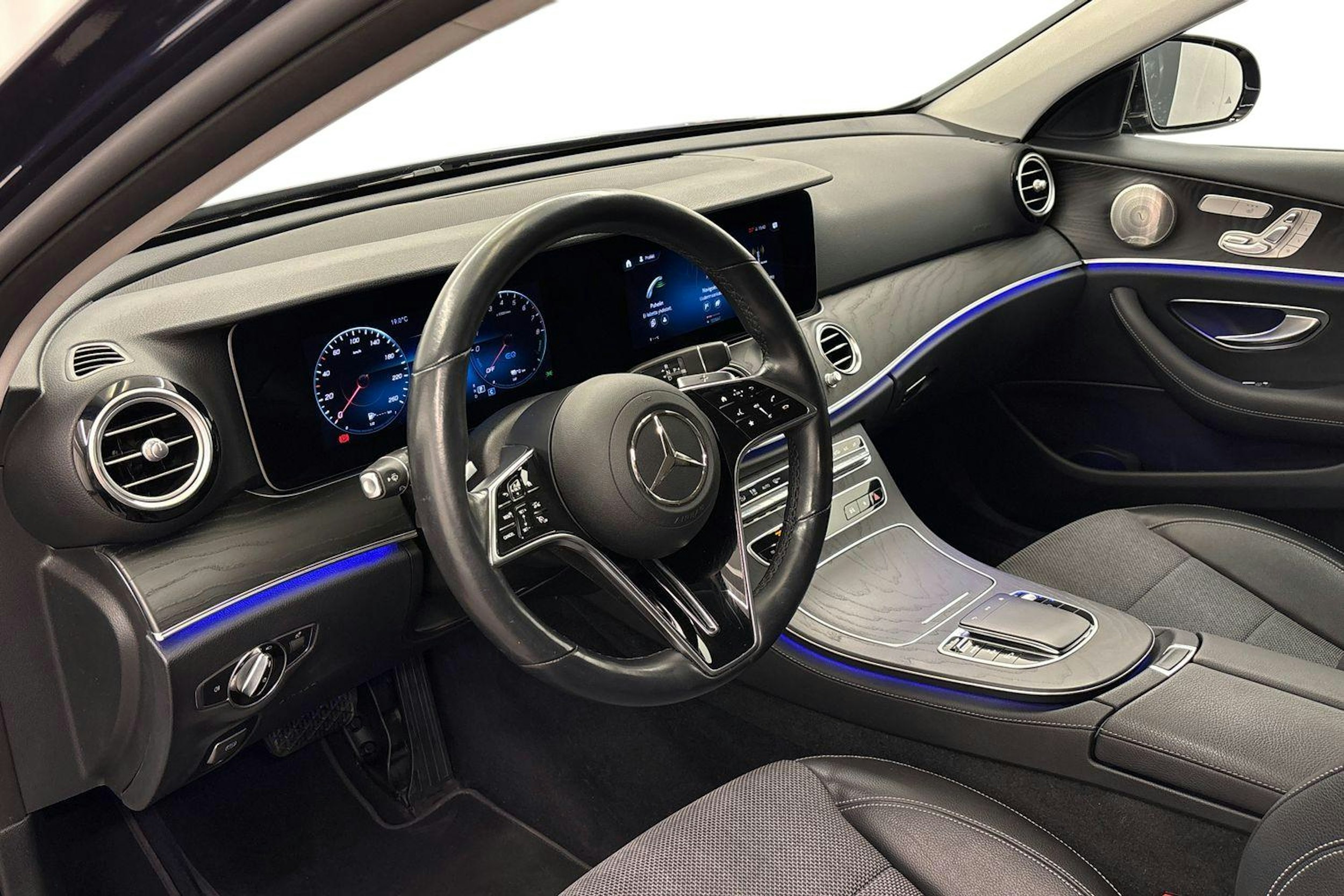 met. sininen Mercedes-Benz E 2022 kuva 6.