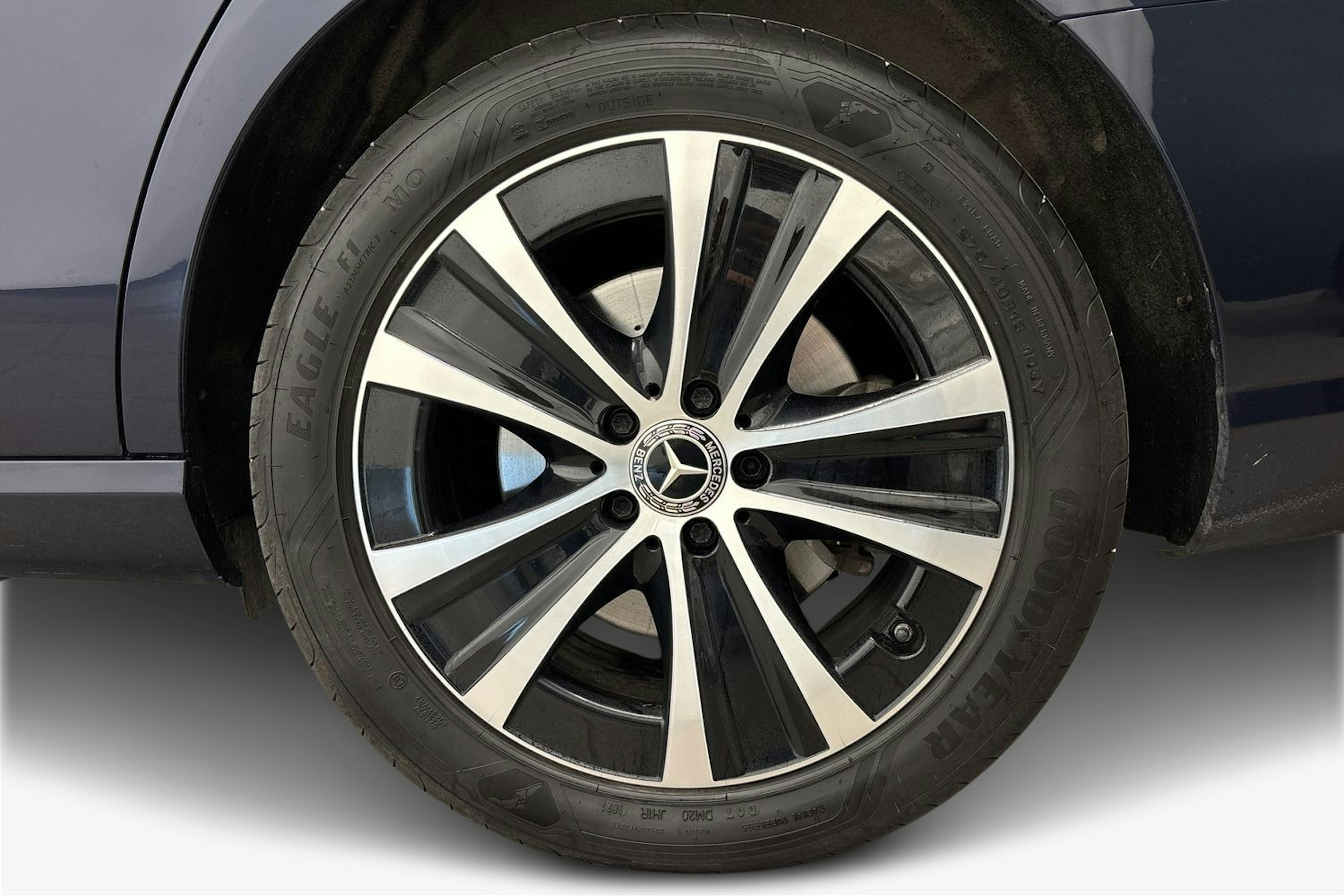 met. sininen Mercedes-Benz E 2022 kuva 9.