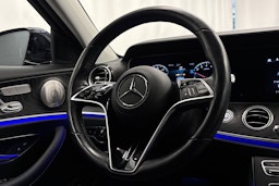 met. sininen Mercedes-Benz E 2022 kuva 13.
